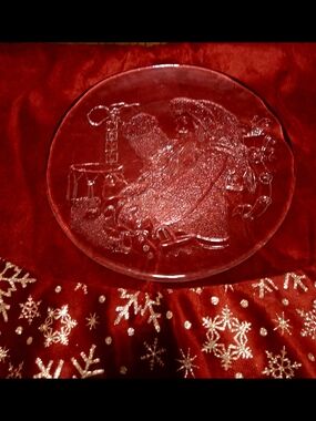 Clear Glass Santa Holiday Plate - Clear